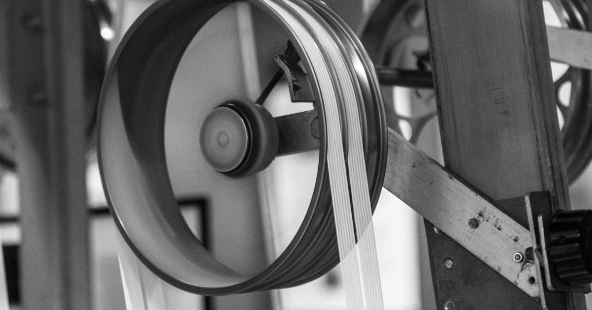 How Do V Pulleys Improve Efficiency In Manufacturing And Agricultural Equipment? - WanderGlobe